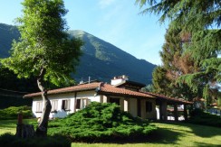 Detached Villa with Private Land Lake Como Lenno with garden