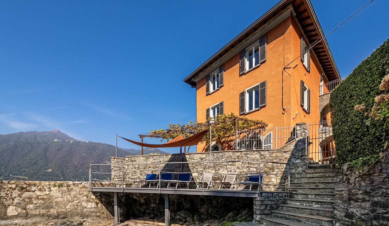 Lezzeno Exclusive Lakefront Property with Boathouse