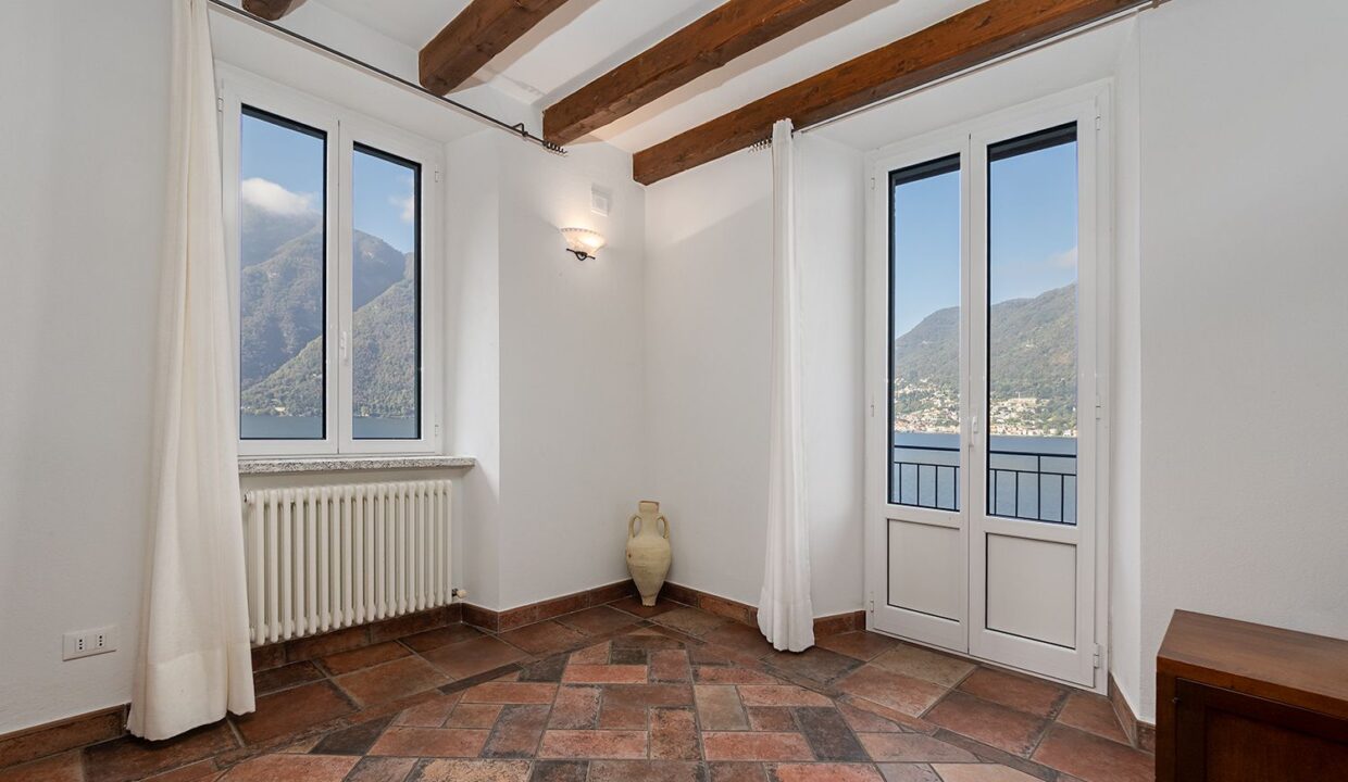 Lezzeno Exclusive Lakefront Property with Boathouse