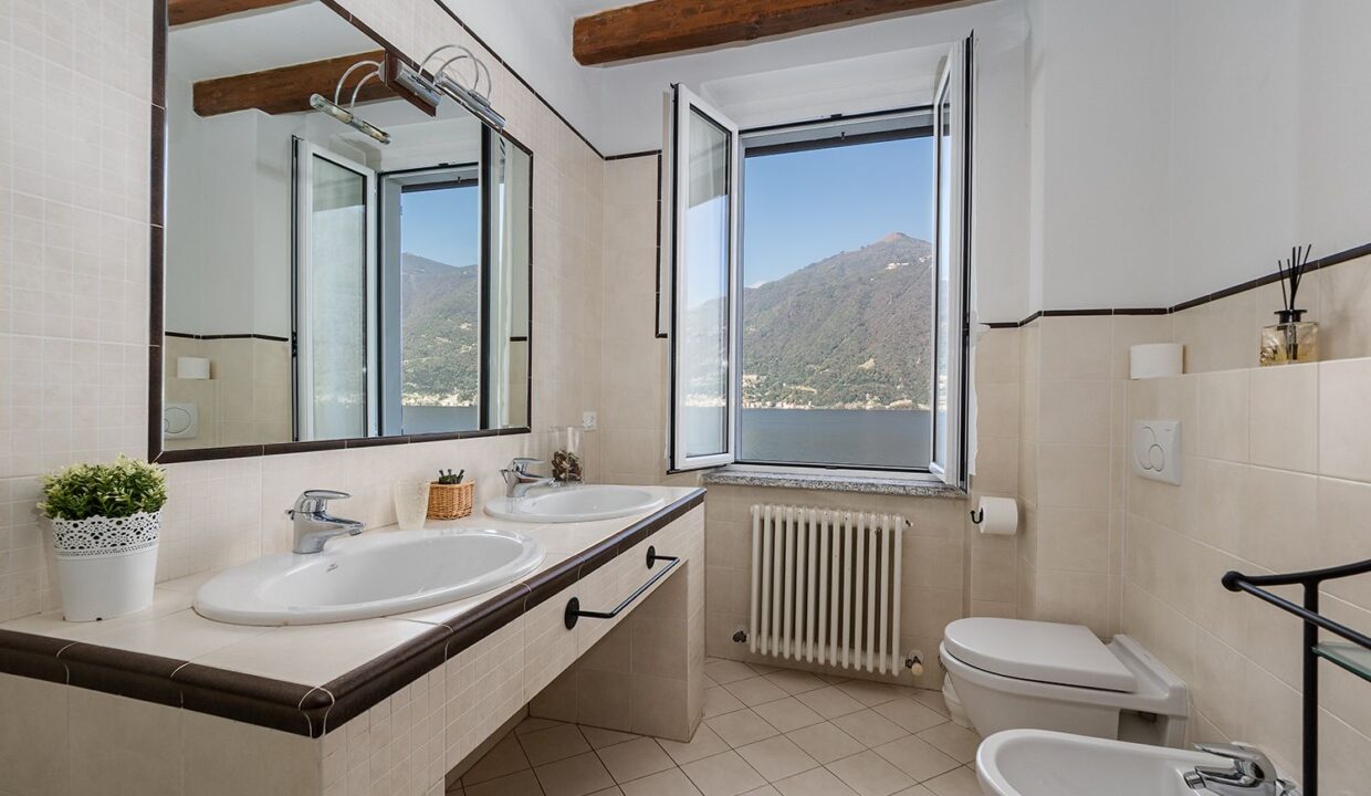 Lezzeno Exclusive Lakefront Property with Boathouse