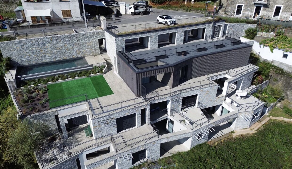 Modern Apartment Cremia with Lake View