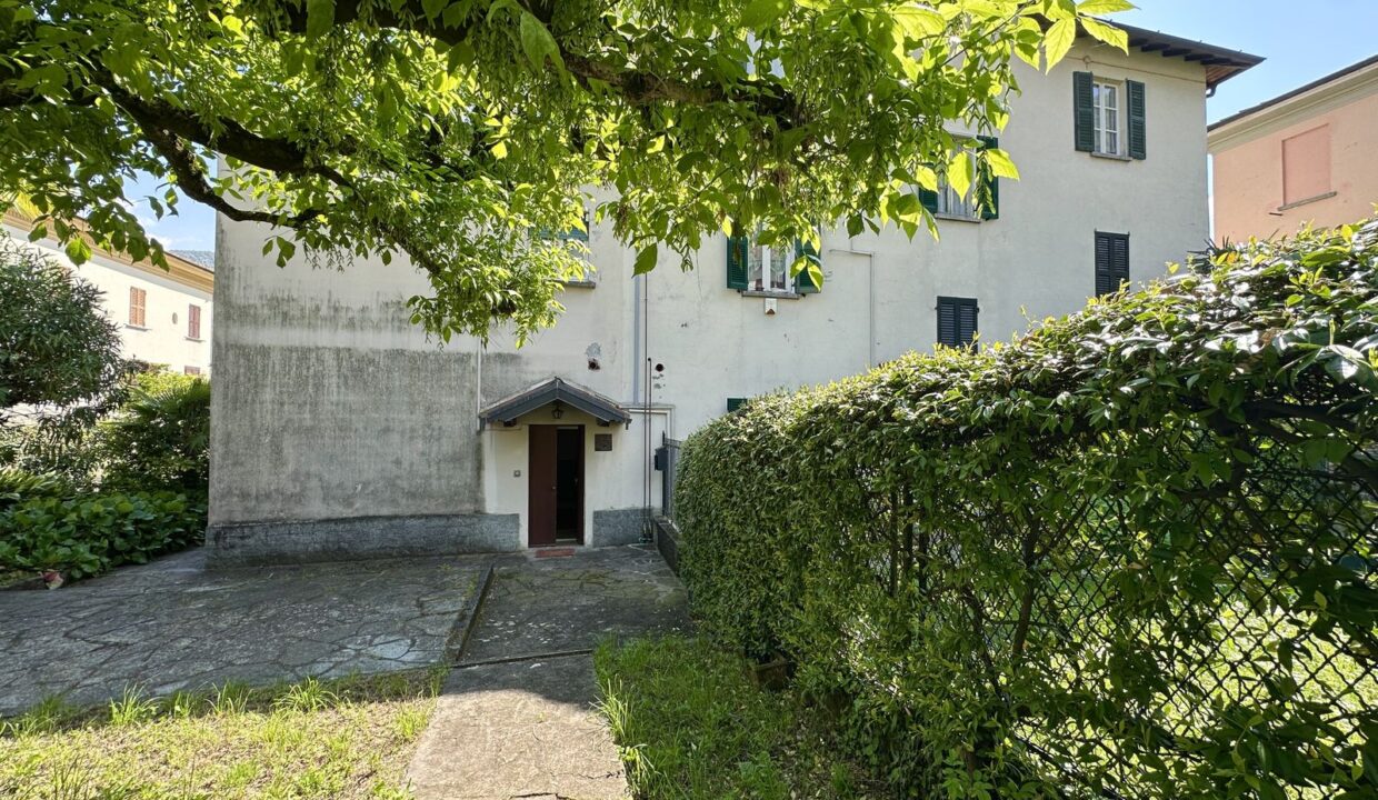 Apartment Front Lake Como with Garden Tremezzina