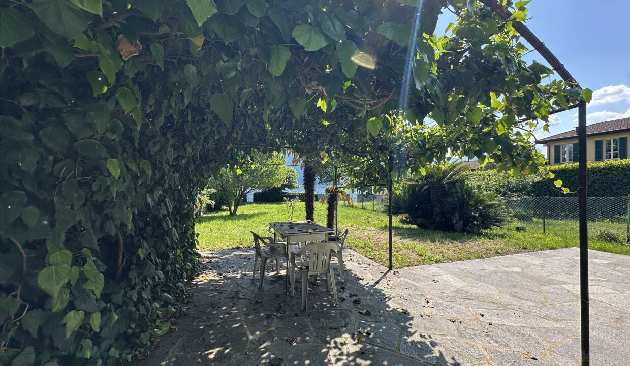 Apartment Front Lake Como with Garden Tremezzina