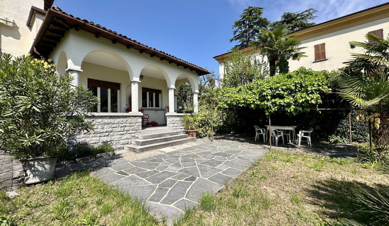 Apartment Front Lake Como with Garden Tremezzina