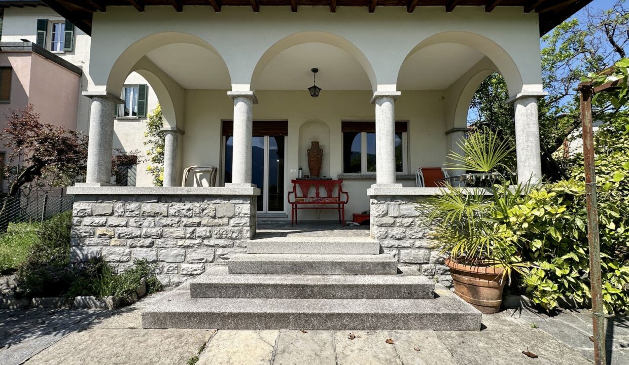 Apartment Front Lake Como with Garden Tremezzina