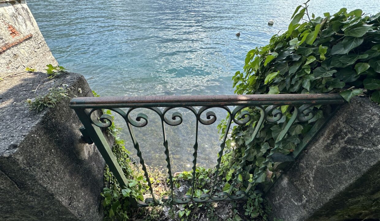Apartment Front Lake Como with Garden Tremezzina
