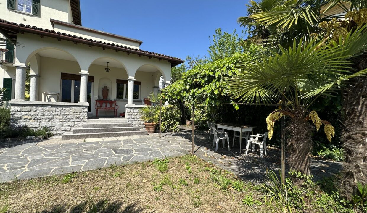 Apartment Front Lake Como with Garden Tremezzina