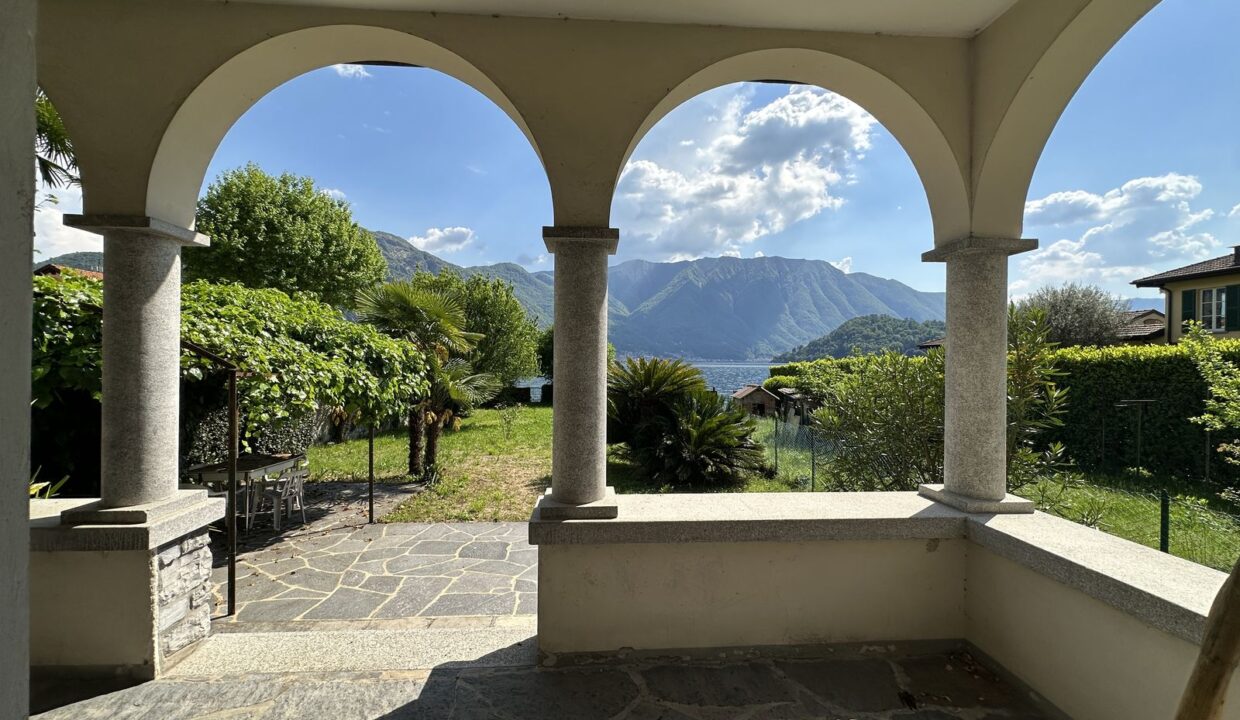 Apartment Front Lake Como with Garden Tremezzina