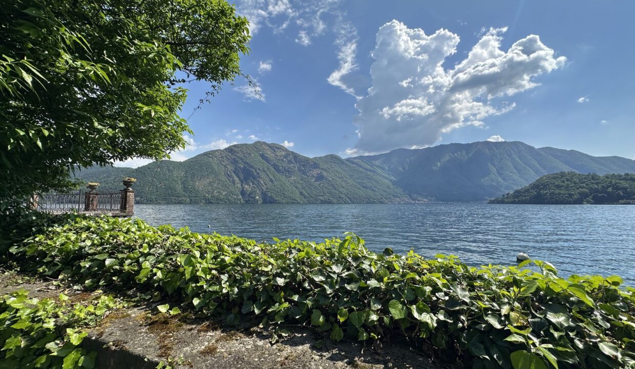 Apartment Front Lake Como with Garden Tremezzina