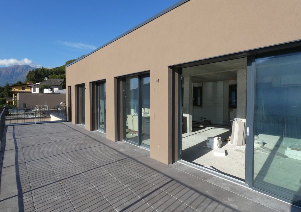 Apartments  Residence with Swimming Pool Lake Como Gera Lario  - wide windows