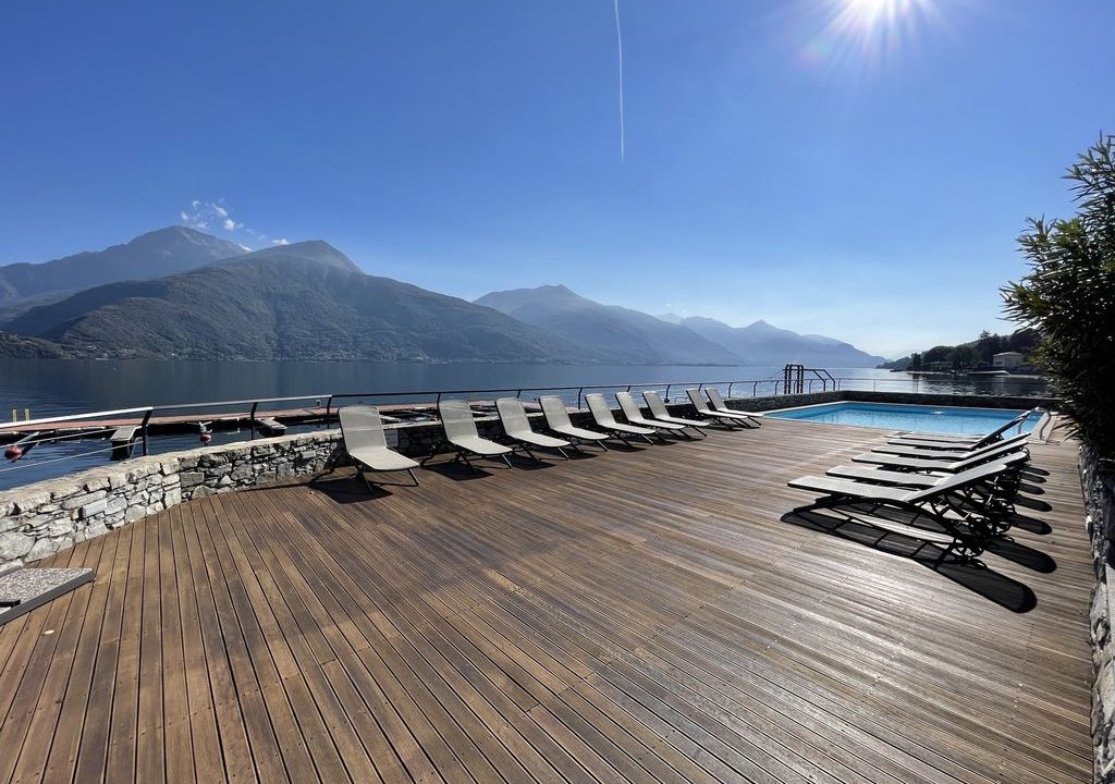 Front Lake Como Apartment with Terrace - solarium