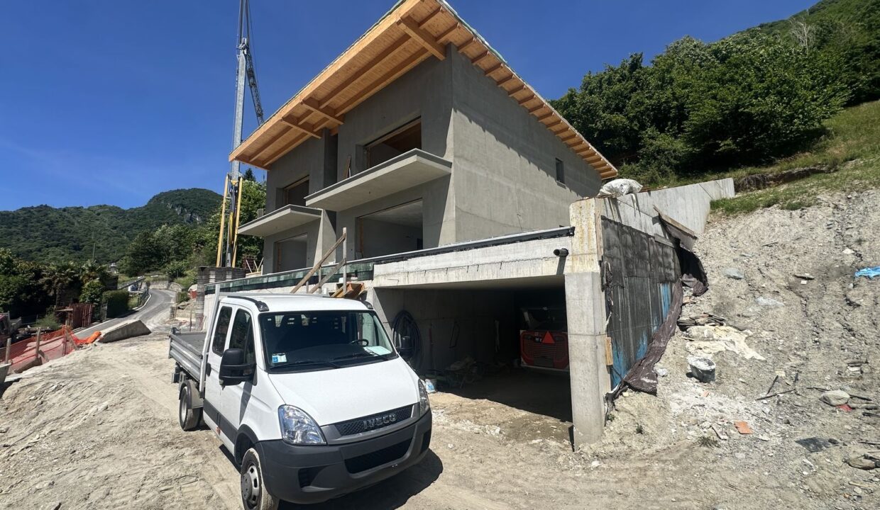 Lake Como Vercana Modern Apartments with Pool