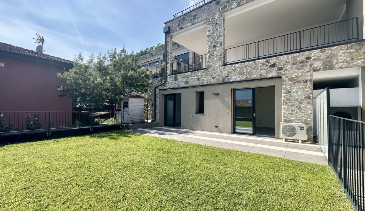 Lake Como Modern Apartment with Garden Gera Lario