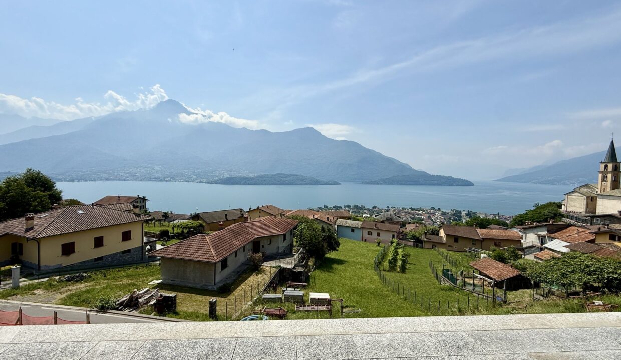 Lake Como Vercana Modern Apartments with Pool