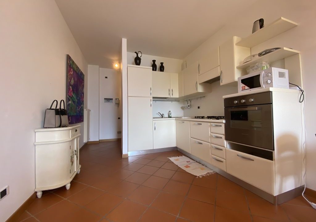 Apartment Front Lake Cremia with Garage - kitchen
