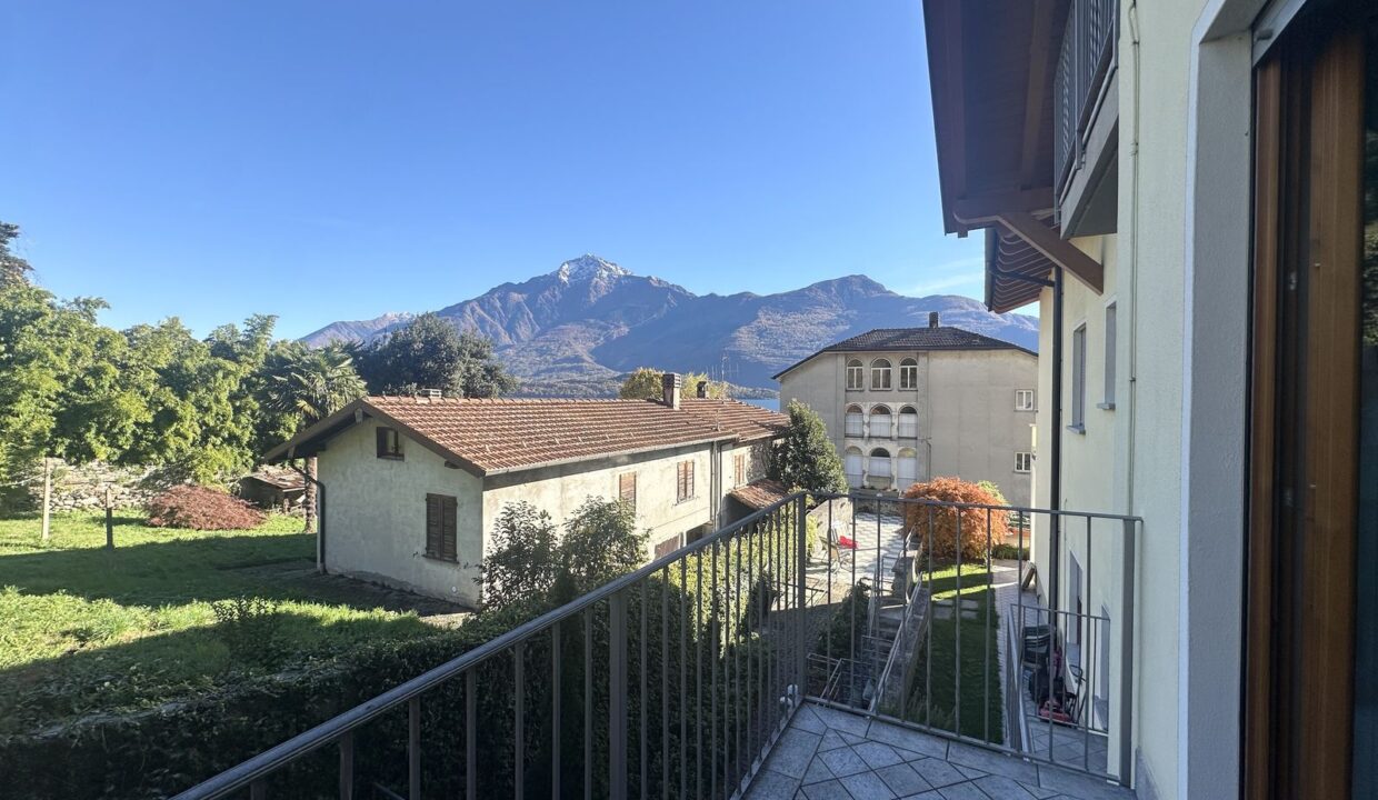 Domaso Apartment with Terrace and Pool