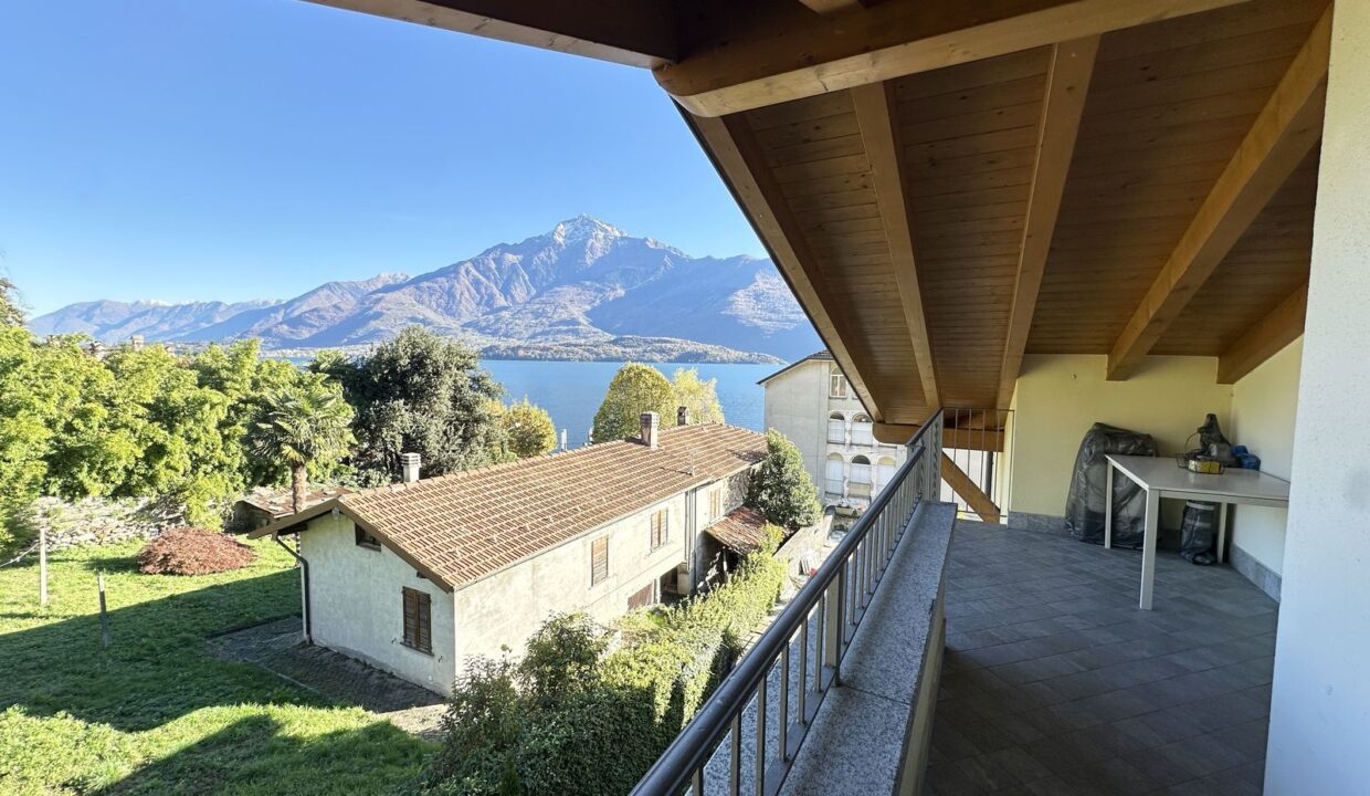 Domaso Apartment with Terrace and Pool