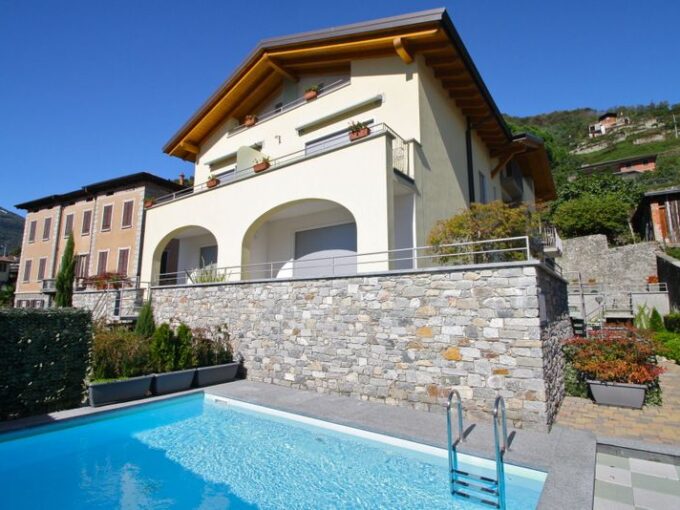Domaso Apartment with Terrace and Pool