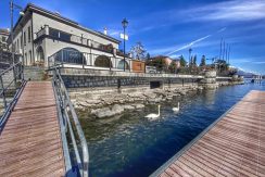 Front lake Apartment Dongo