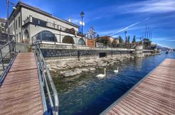 Front lake Apartment Dongo