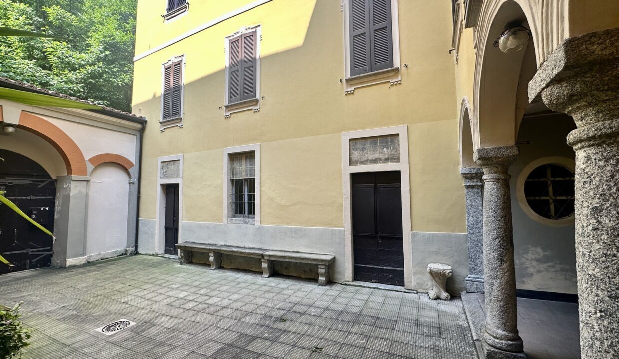 Lake Como Apartment with Terrace Dongo