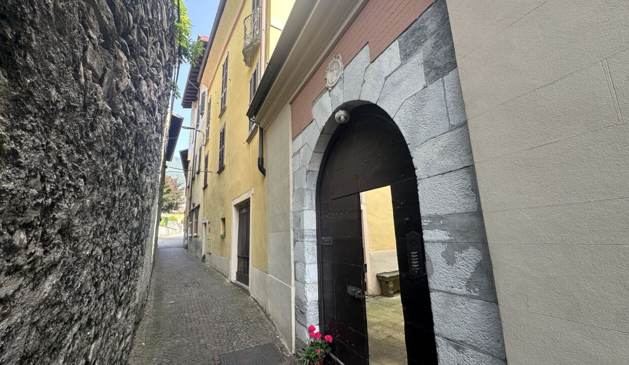 Lake Como Apartment with Terrace Dongo