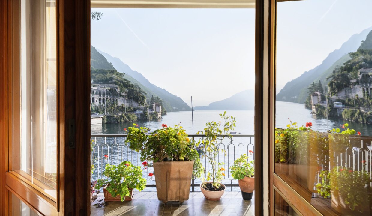 Apartment Front Lake Como with Terrace - Bellano