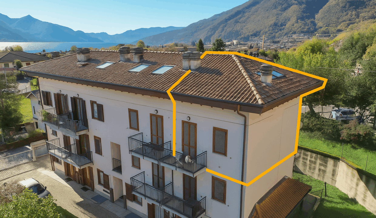 Gravedona ed Uniti Apartment with Balcony