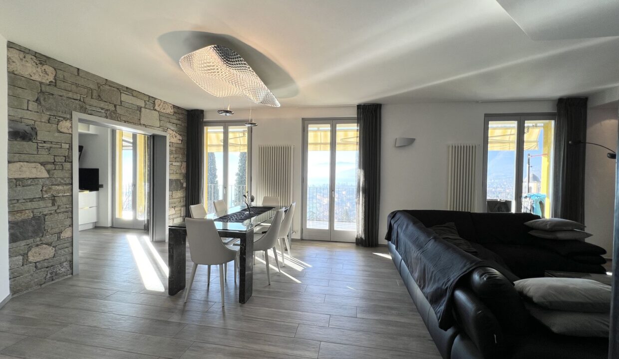 Gravedona ed Uniti Apartment with Lake Como View - living