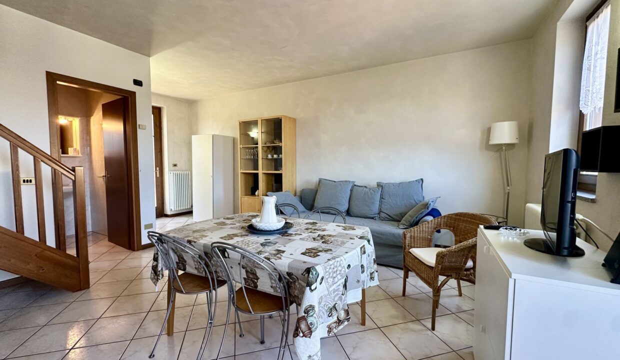 Gravedona ed Uniti Apartment with Balcony