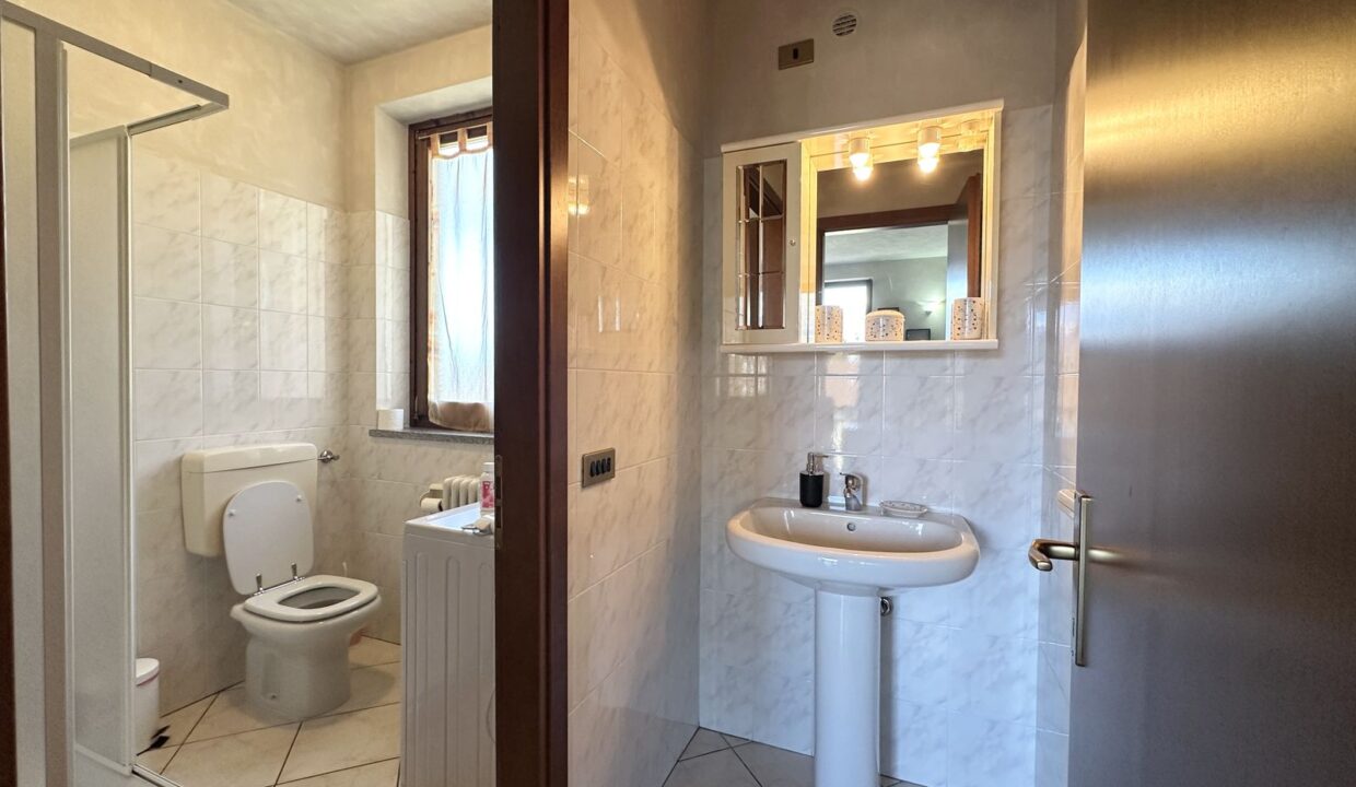 Gravedona ed Uniti Apartment with Balcony