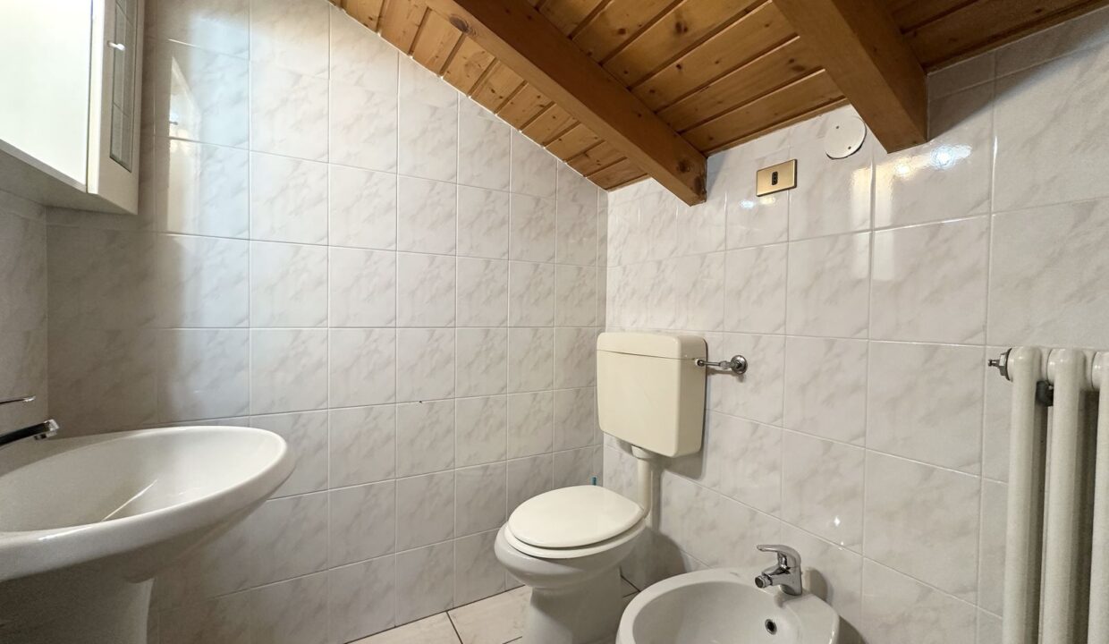 Gravedona ed Uniti Apartment with Balcony