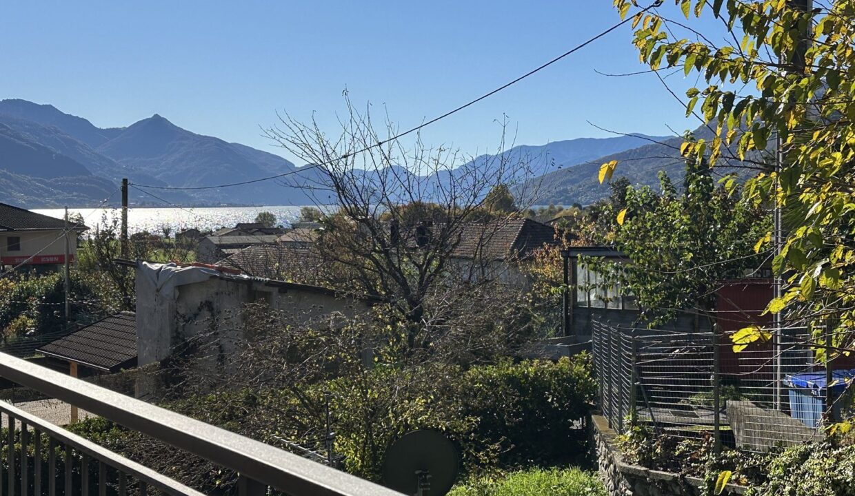 Gravedona ed Uniti Apartment with Balcony