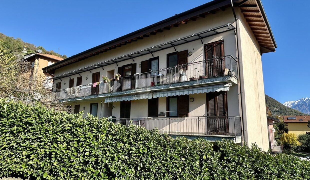 Gravedona ed Uniti Apartment with Balcony