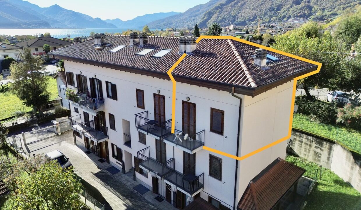 Gravedona ed Uniti Apartment with Balcony