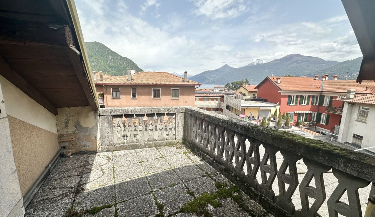 Lake Como Menaggio Center Apartment with Terrace