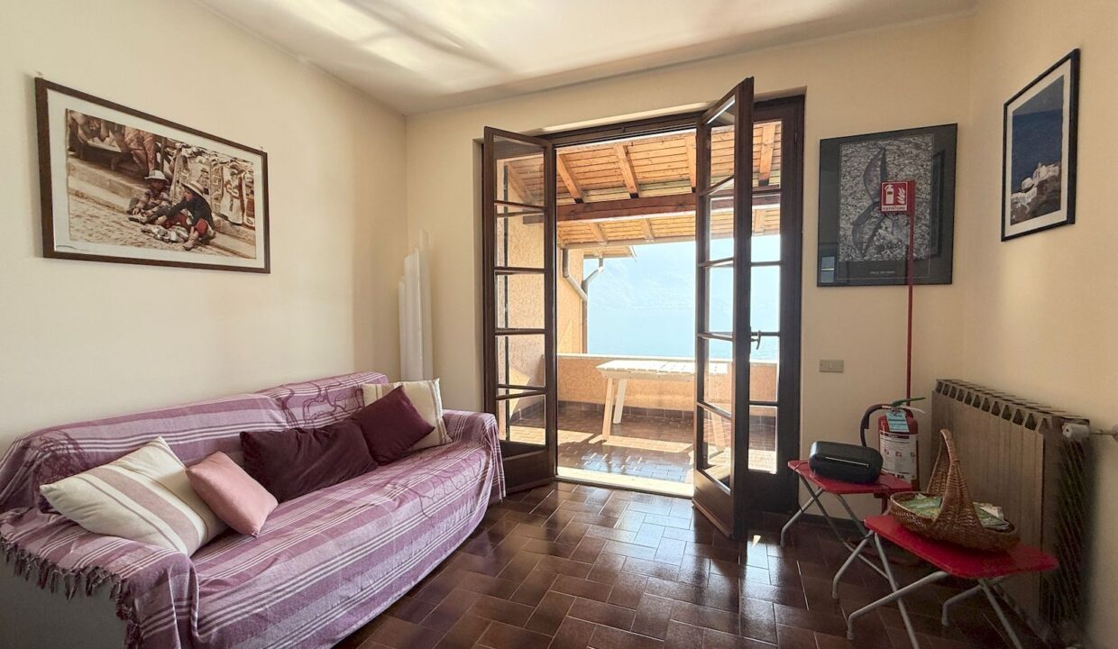 Apartment Front Lake with Terrace Musso