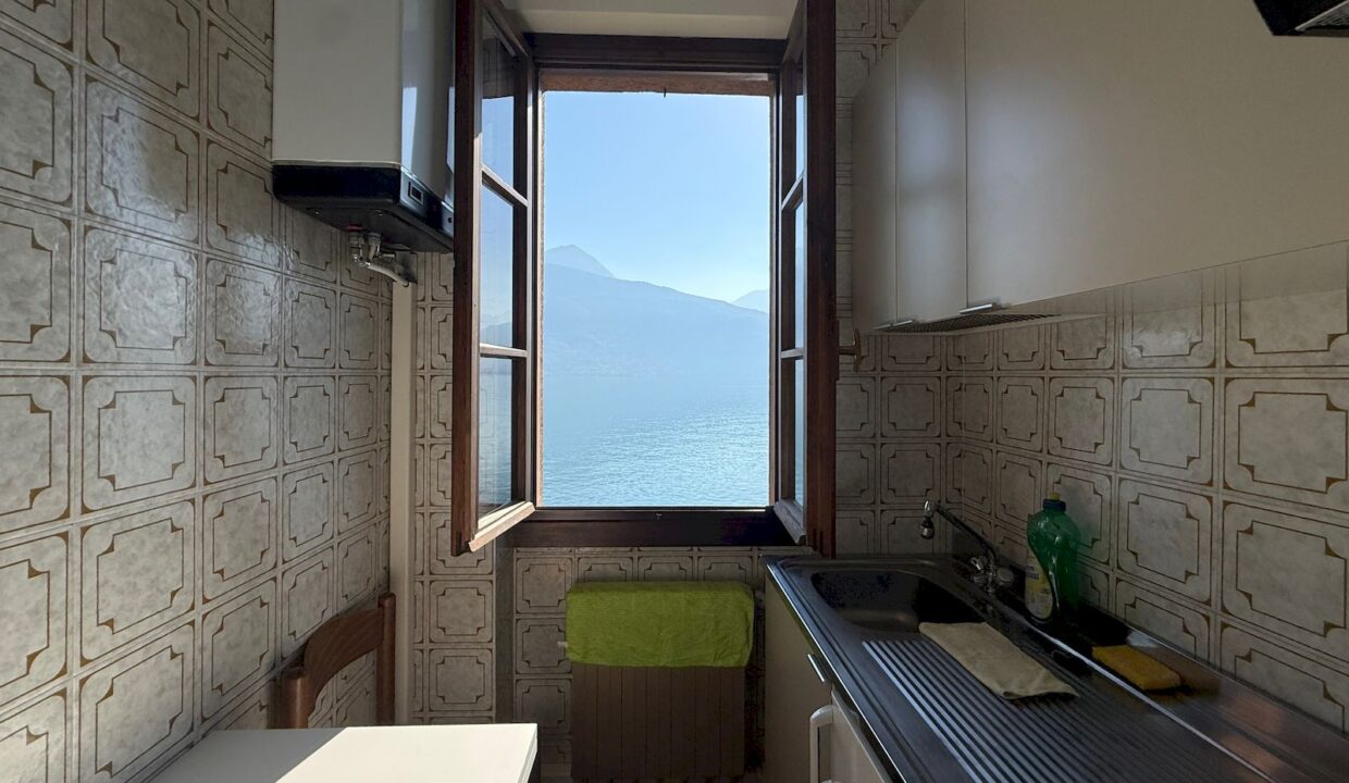 Apartment Front Lake with Terrace Musso
