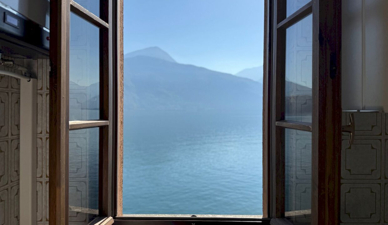 Apartment Front Lake with Terrace Musso