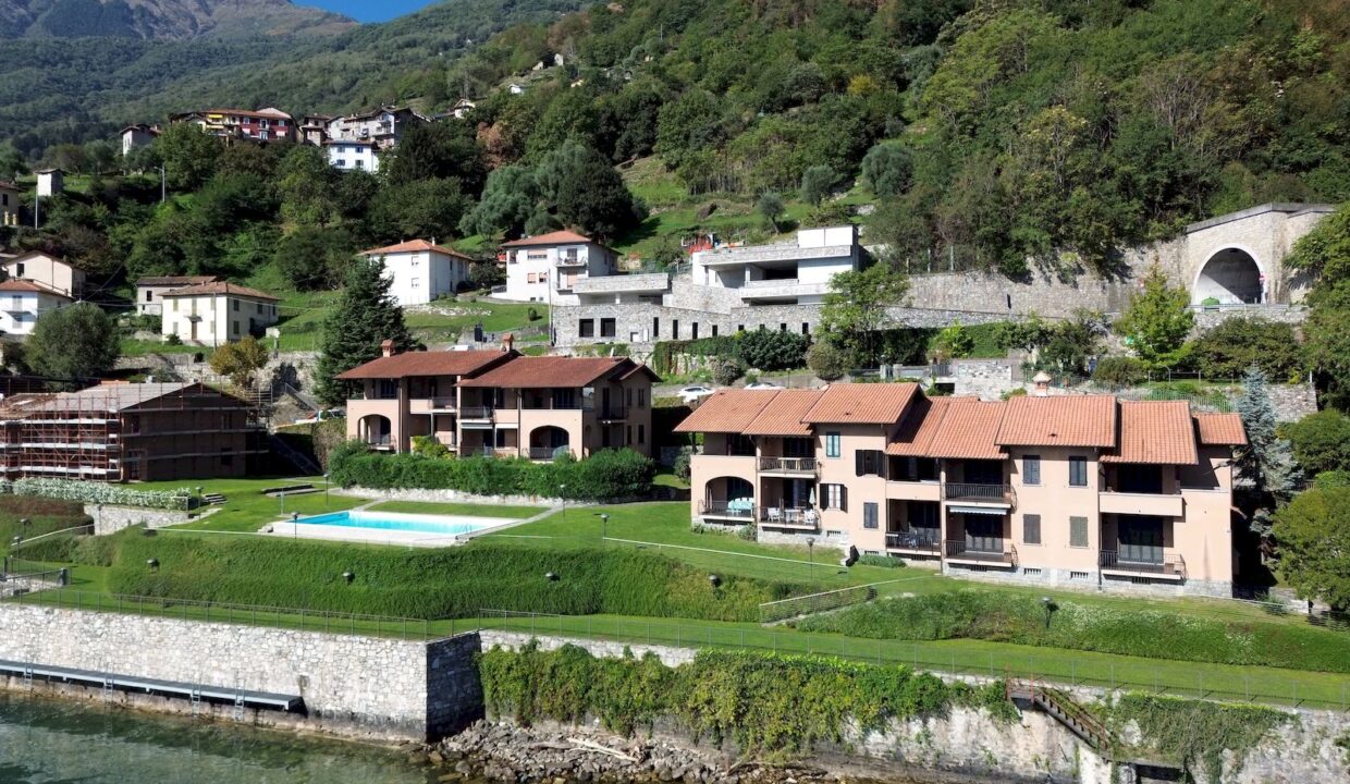 Apartment Front Lake with Terrace Musso