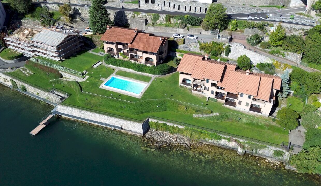 Apartment Front Lake with Terrace Musso