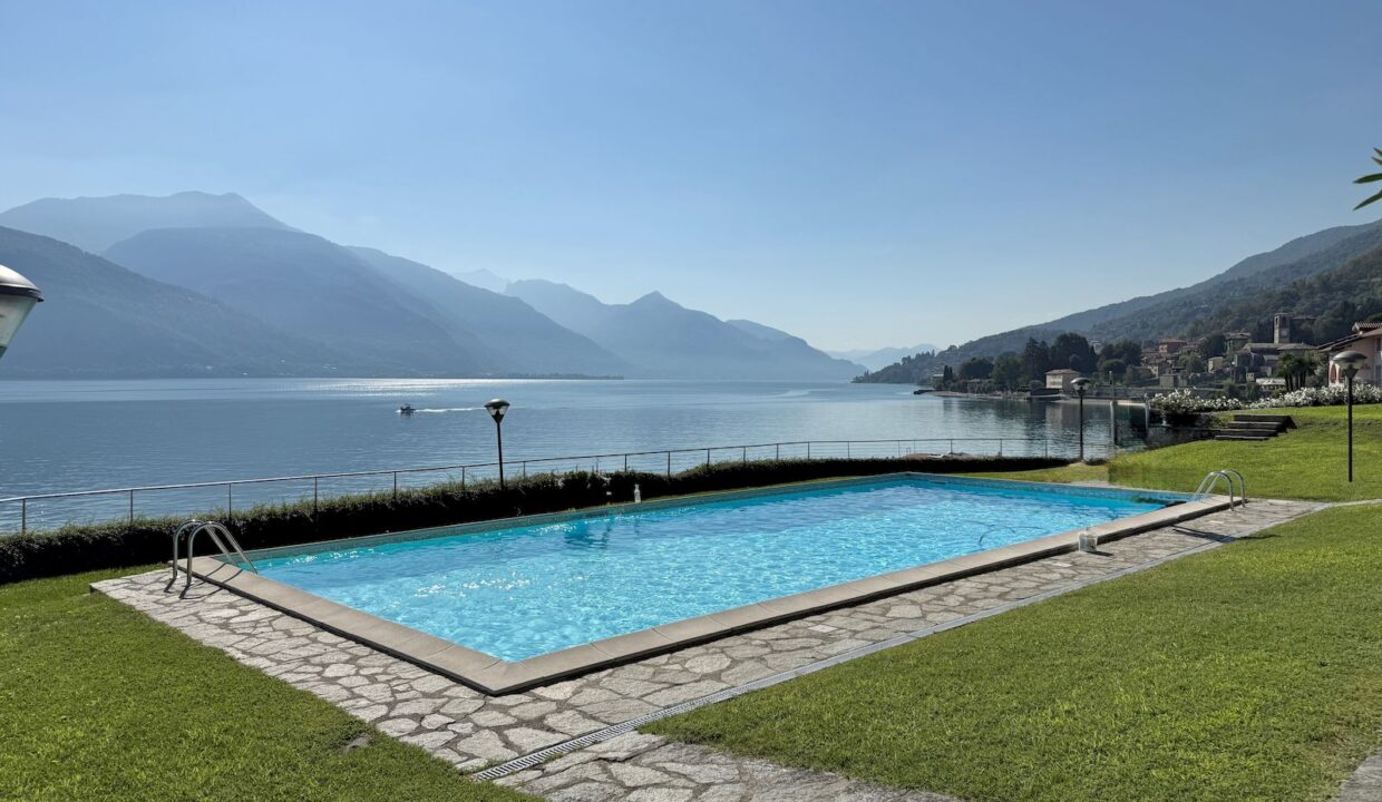 Apartment Front Lake with Terrace Musso