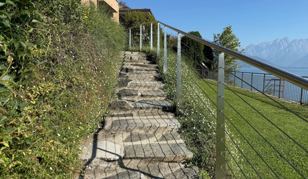Apartment Front Lake with Terrace Musso