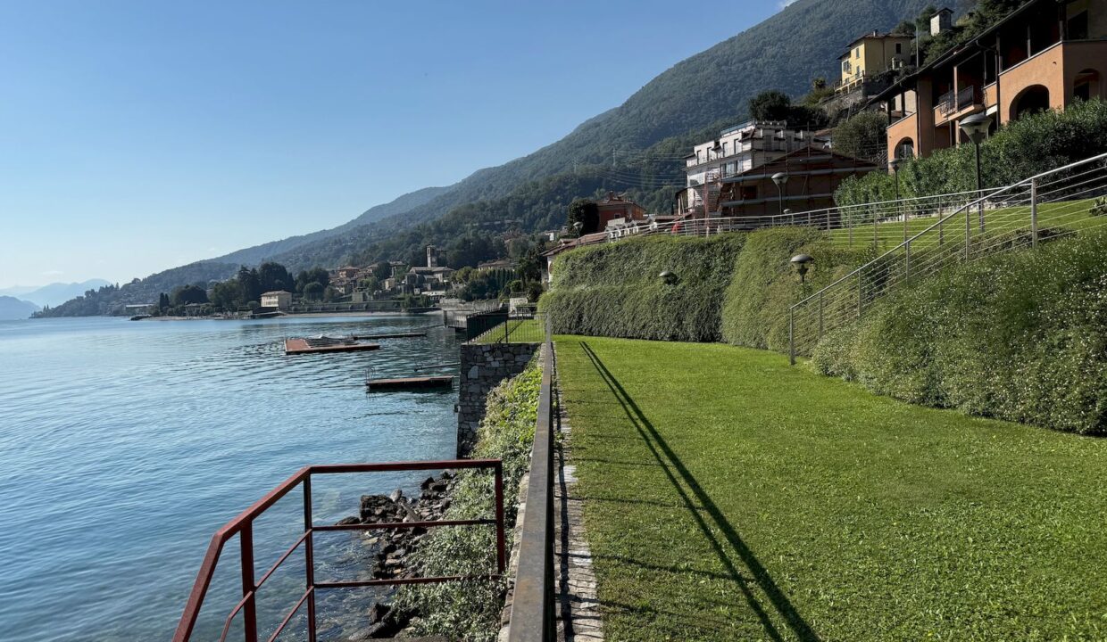 Apartment Front Lake with Terrace Musso