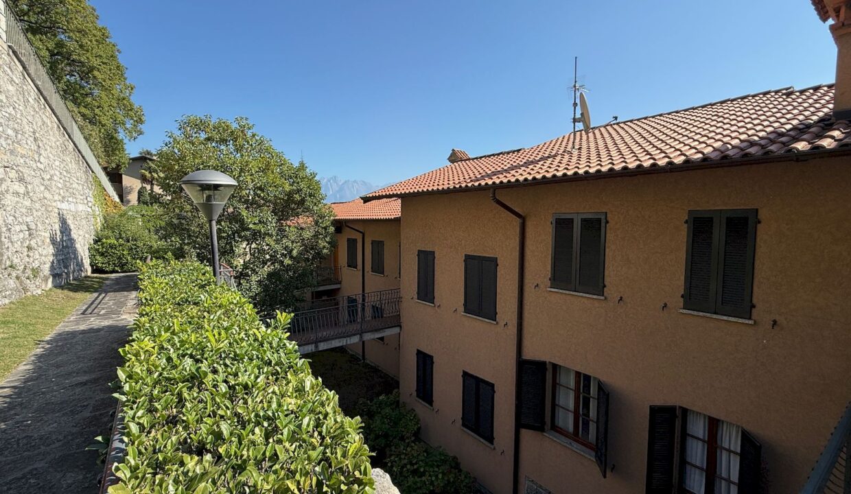 Apartment Front Lake with Terrace Musso