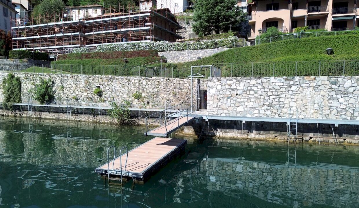 Apartment Front Lake with Terrace Musso