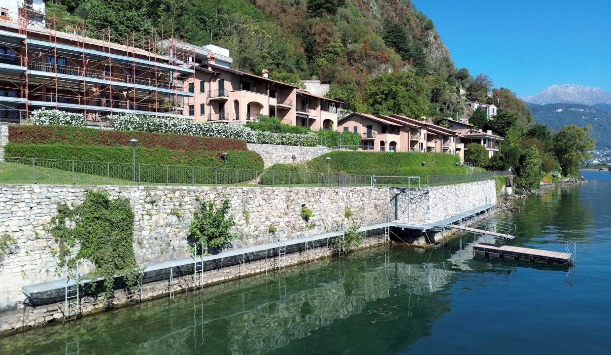 Apartment Front Lake with Terrace Musso