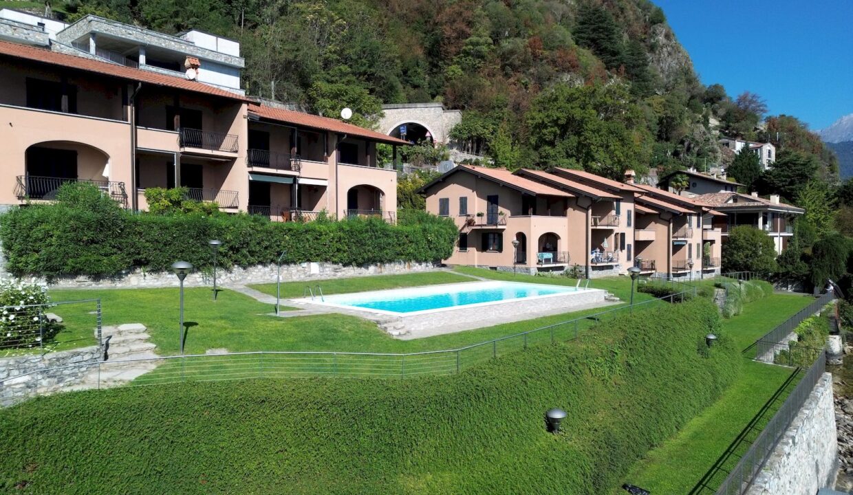 Apartment Front Lake with Terrace Musso