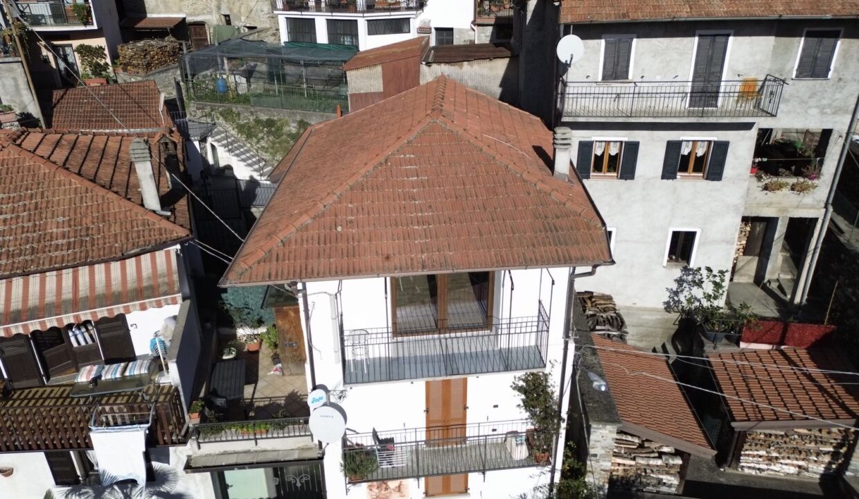 Apartment with Balcony and Lake View Musso