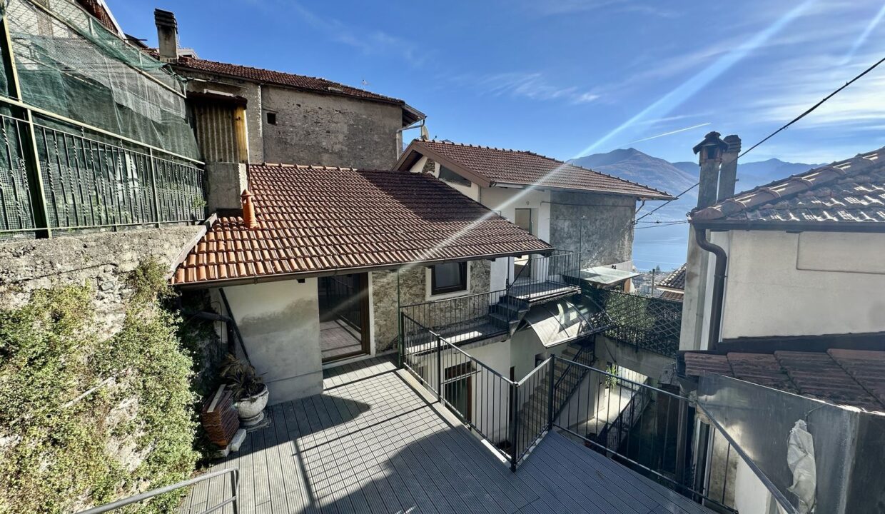 Apartment with Balcony and Lake View Musso